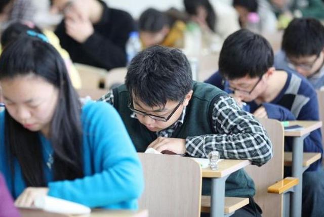 几万元的“公务员”培训，没有走后门，用什么套路让考生“上岸”