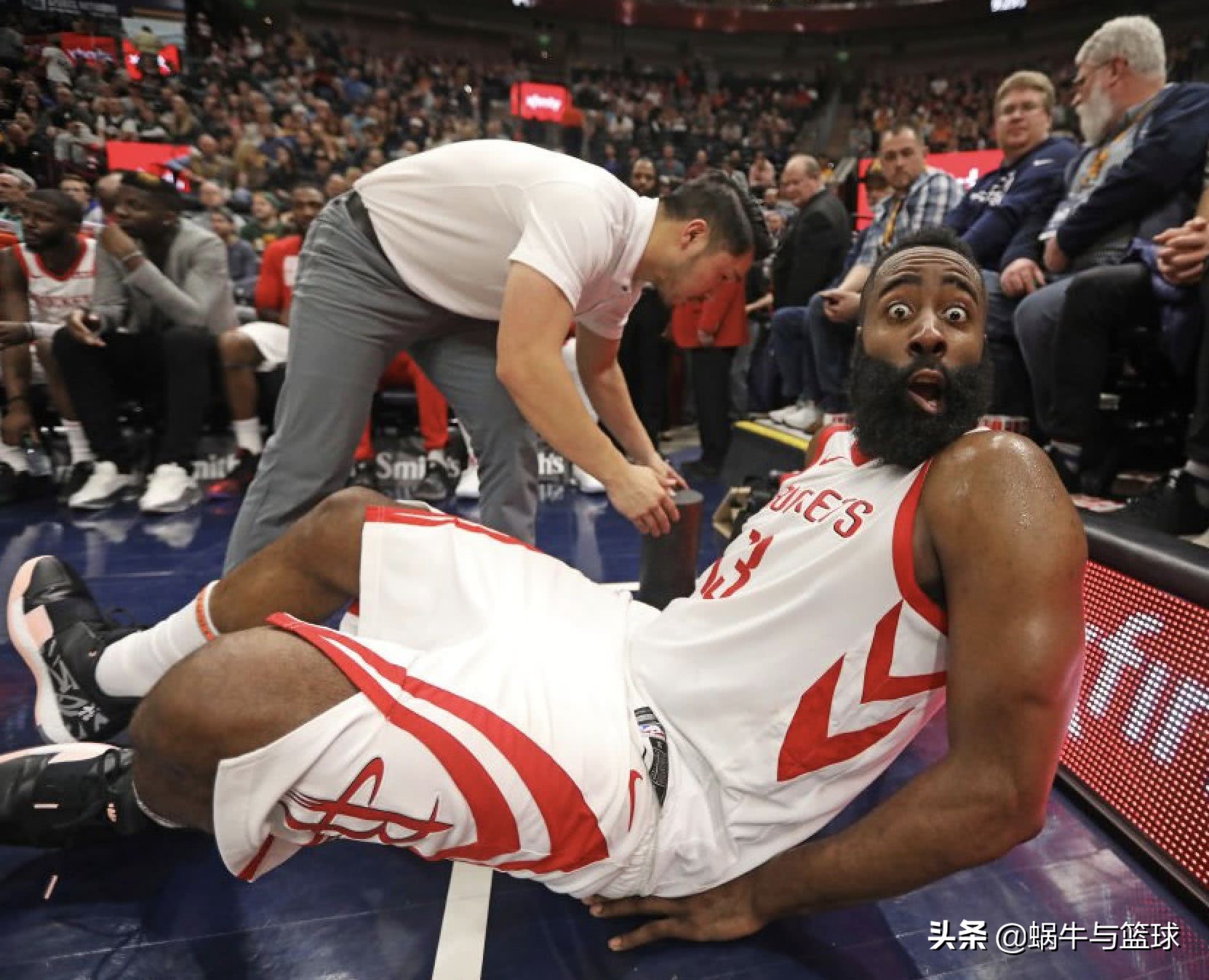 nba为什么老针对哈登(哈登为何招黑？因为他一个人顶一个队，其他球员比不了)