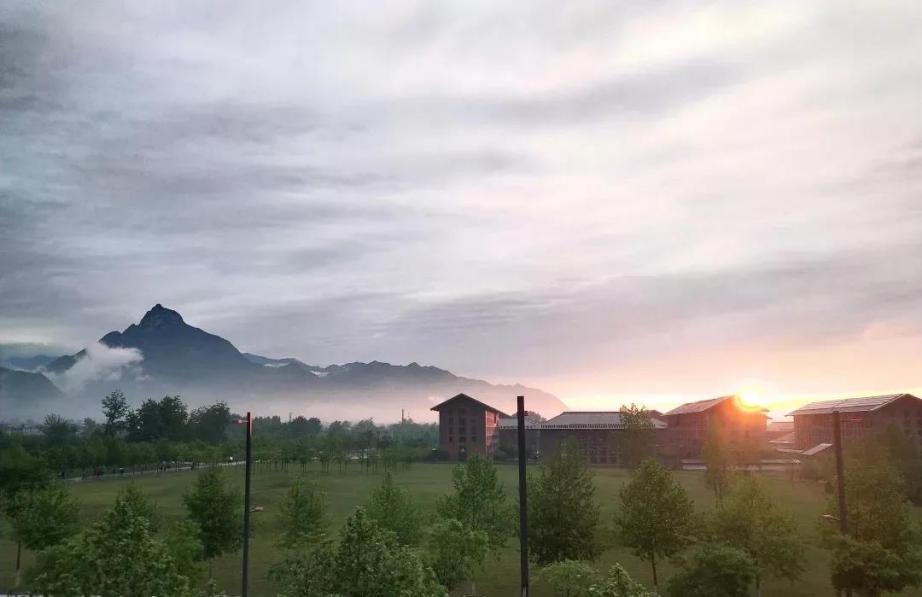 占地180公顷,毗邻长安八景之一,位置优越,陕西这个地方美成了仙境