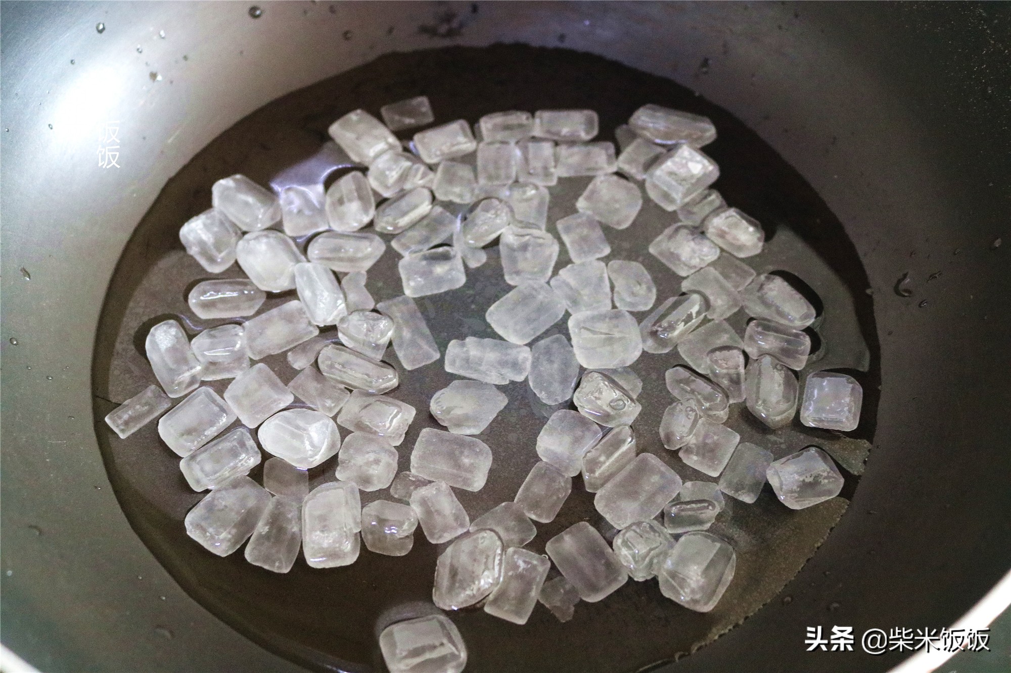 别买糖葫芦了，自己做很简单，嘎嘣脆不粘牙，实惠又好吃