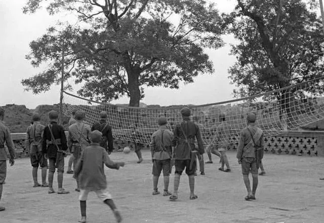 影视剧里的国军和真实的国军，中间差了10086个楚云飞