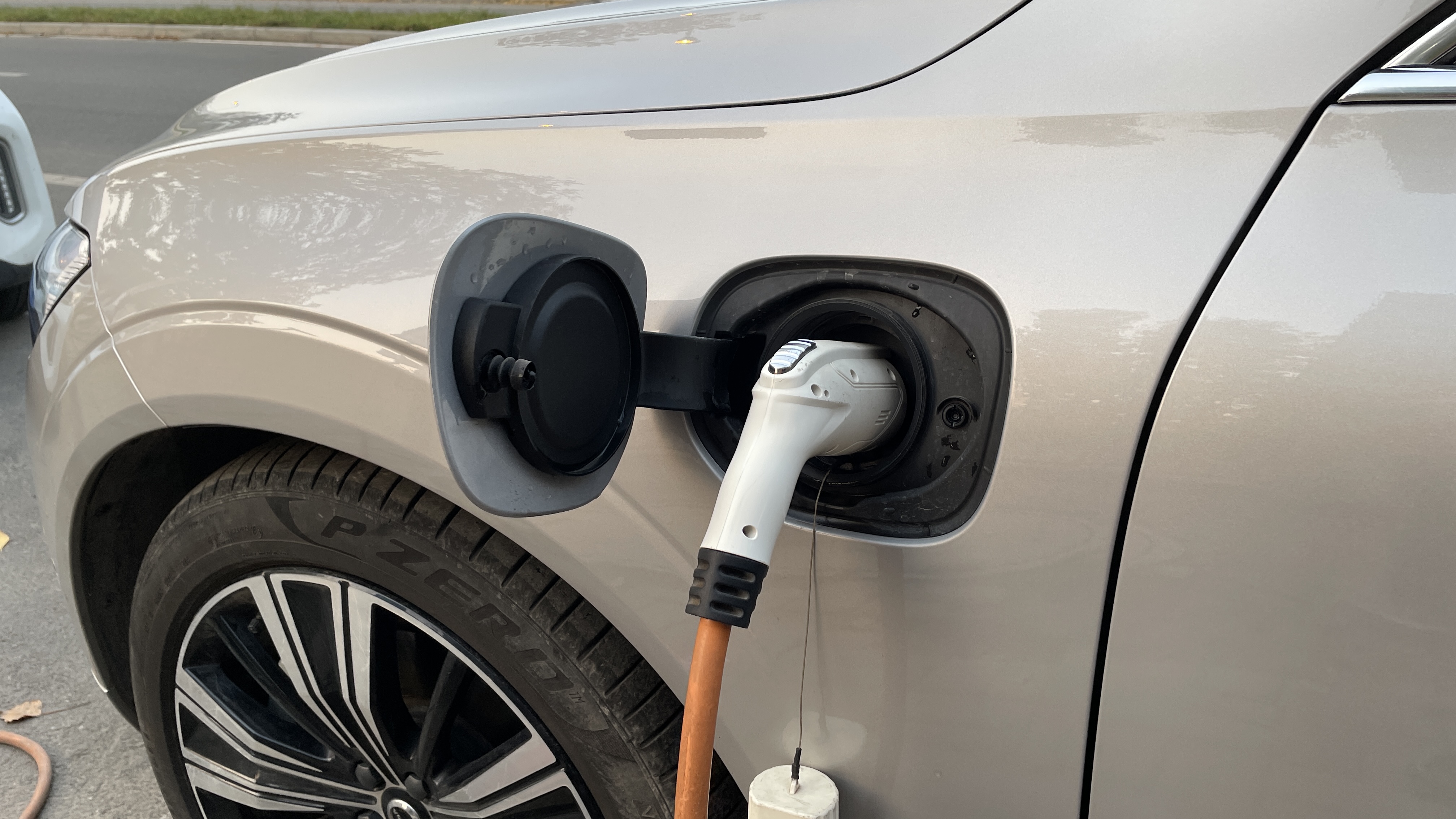 插混版与普通版有何不同，试驾体验XC60插电式混动版