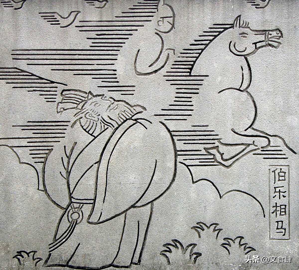 千里良驹神骏非凡，铁蹄踏雪步生风