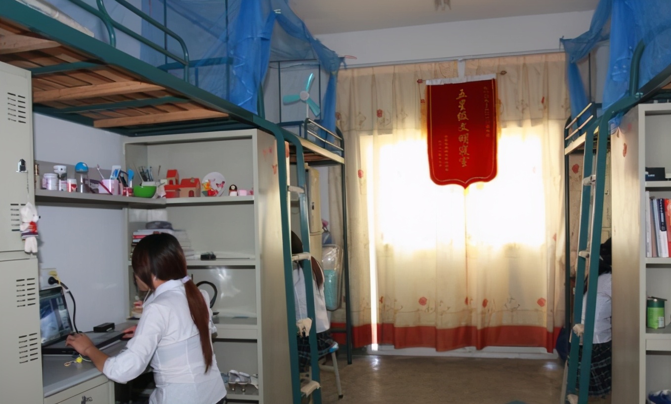 专科里的“小清华”，972名学生没毕业，就被用人单位提前预定