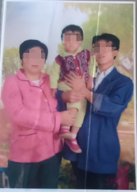 男子闯卡致辅警死亡，一审以故意杀人罪判处死刑，被告人否认故意杀人上诉，称辅警执法不规范