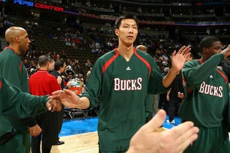 为什么易建联不参加nba(球迷的遗憾！拥有不输八村塁的天赋，易建联为何最终却淡出NBA？)