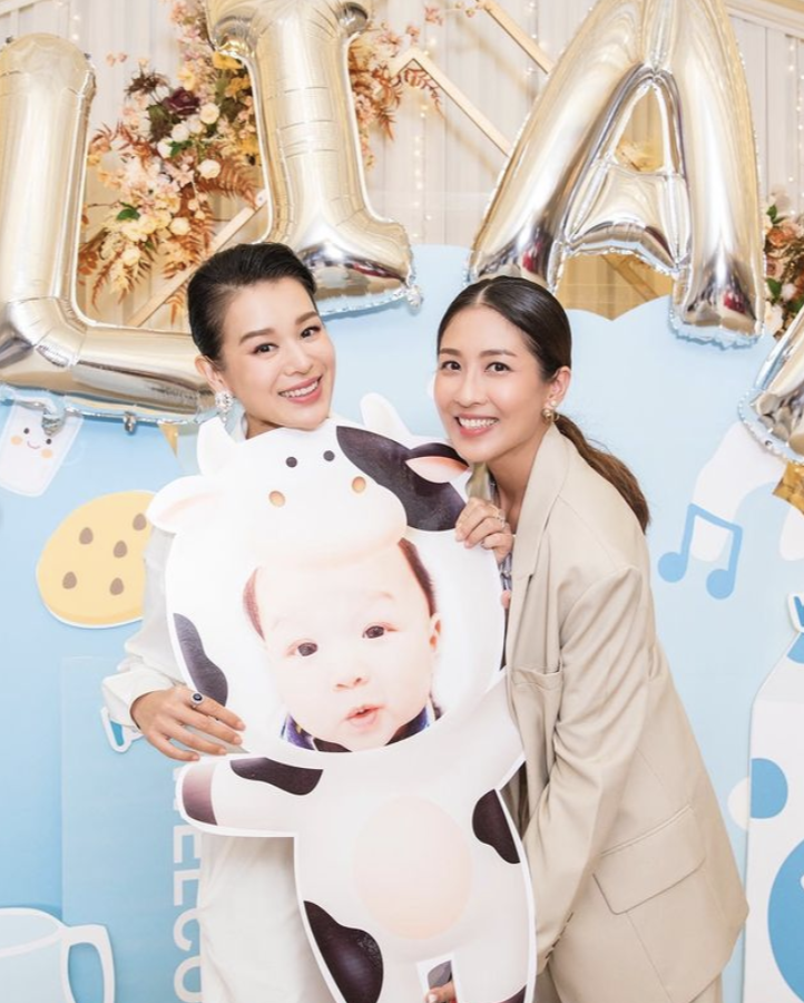 胡杏儿为半岁幼子举办party，豪门三兄弟穿同款，个个绅士又帅气