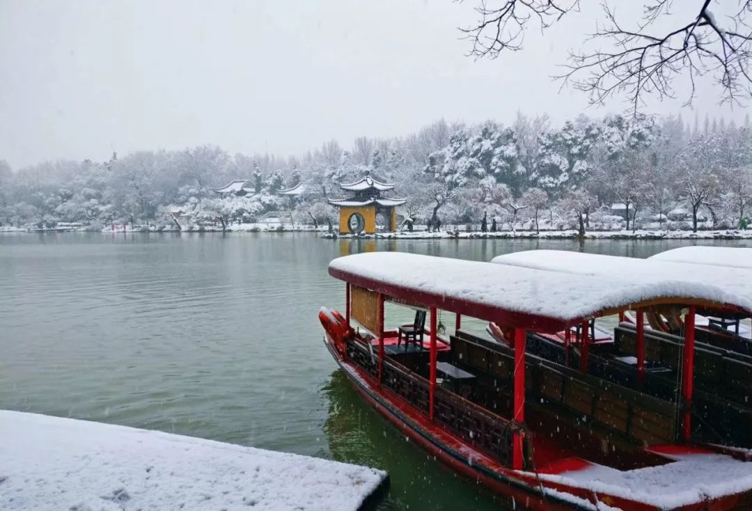 花影飞雪瘦西湖，诗词梦里醉扬州