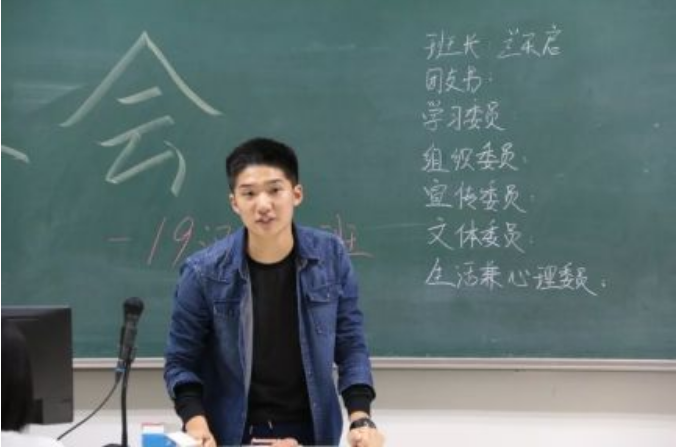 为什么大学要当班干部？不仅是给导员“跑腿”，还有这几点好处