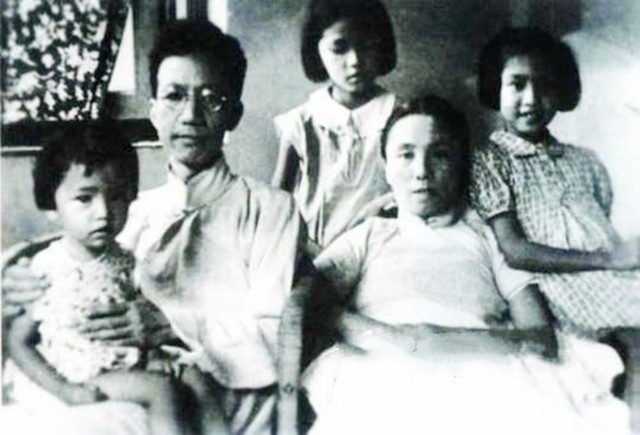 妻子卧病在床，他提前为妻子写挽联，妻子看后：我一定比你活得长