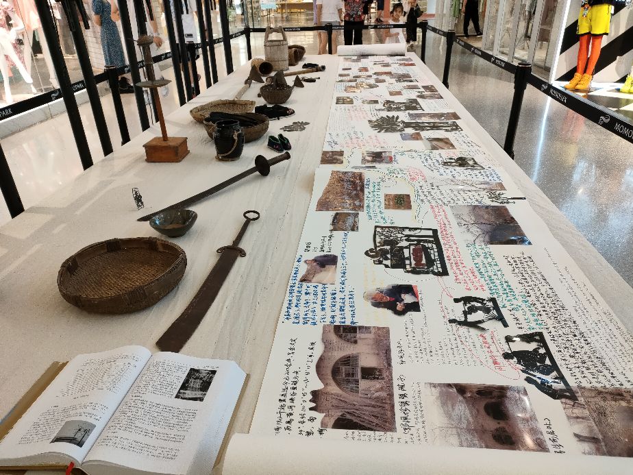 在大商场里看艺术展览是一种什么样的体验？