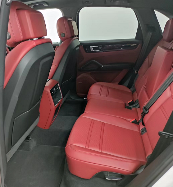 体验保时捷卡宴：外观简约，内饰奢华到夸张，动力是真“猛”