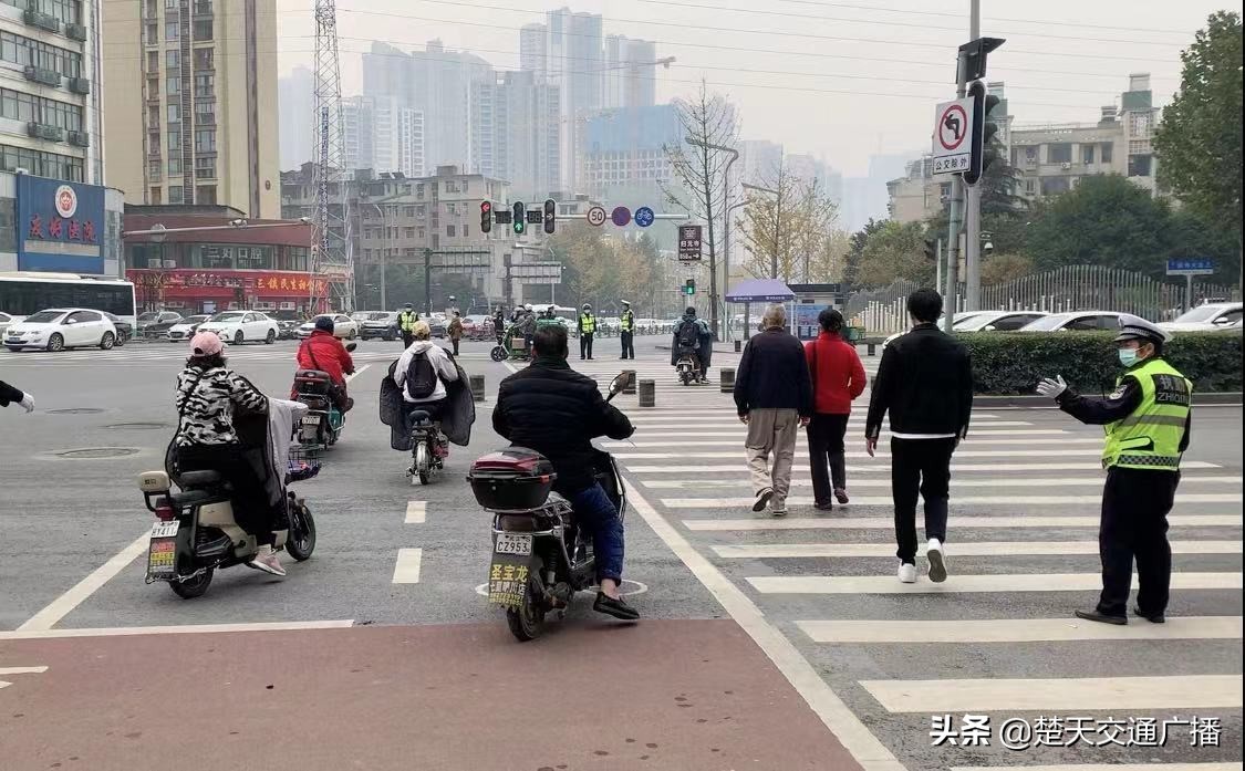 各行其道 安全高效 交通秩序综合治理推动路口守法率提升