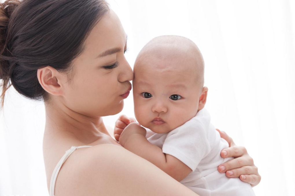 不同月龄的宝宝喂养指南新鲜出炉，宝妈喂奶不再犯难，建议收藏