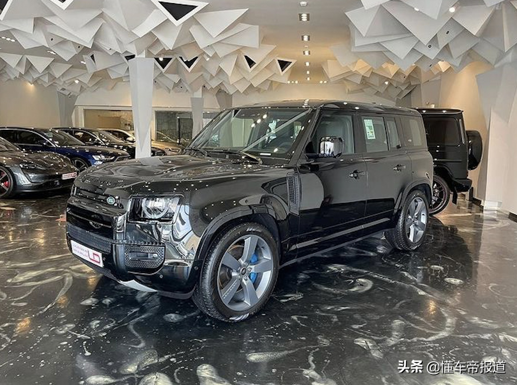 新车 </p><p>　　 约人民币86万起，路虎卫士V8实车曝光，竞争雷克萨斯LX600？