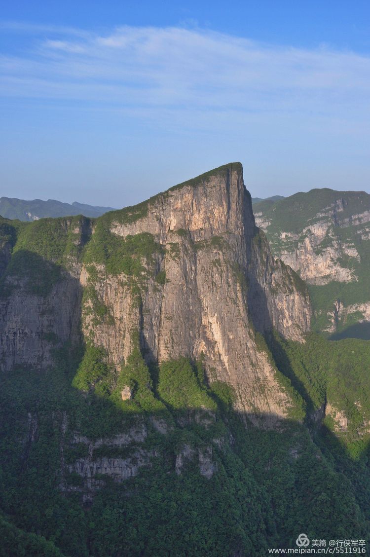 玉壶峰下松涛起，天界佛国掸尘埃！走遍千山万岭，唯天门山独有