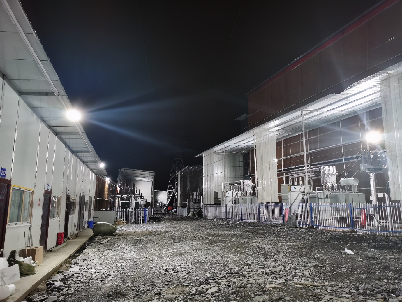 比特币一夜暴跌崩盘！全球最大矿场断电关机，韭菜：都怪中国