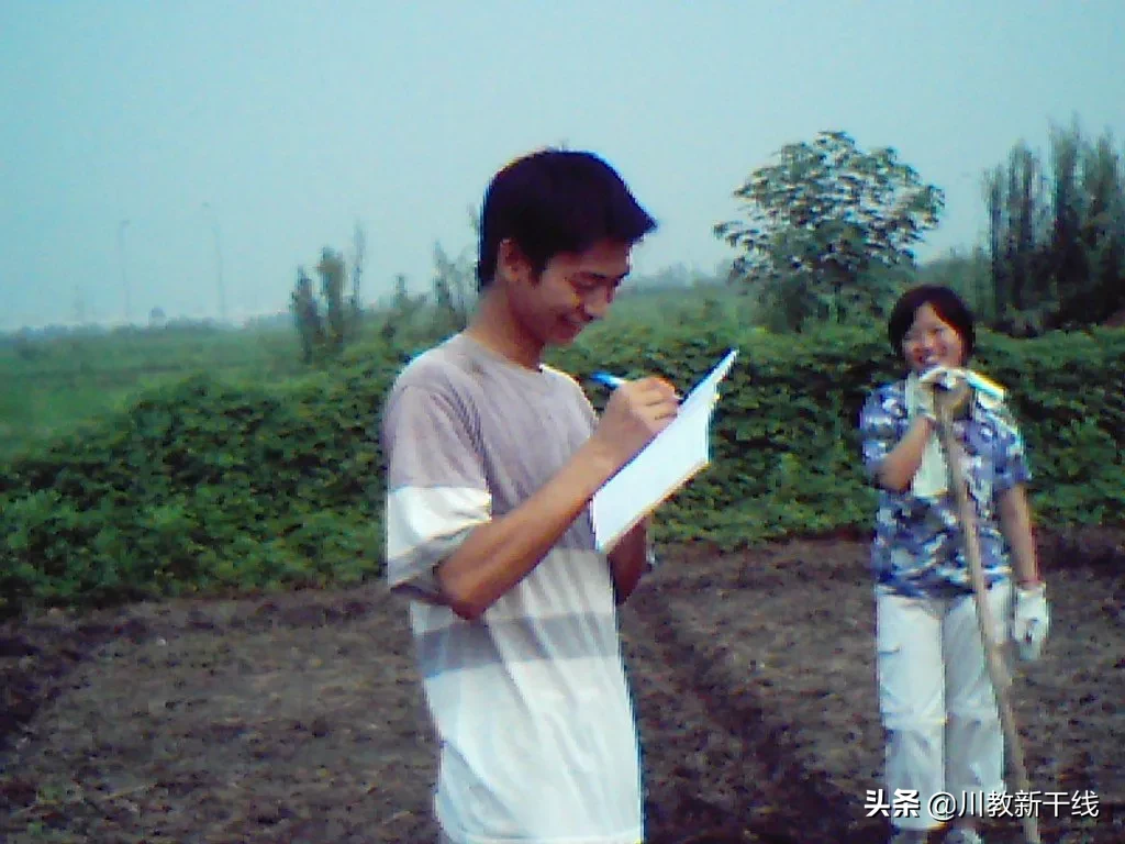 邓忠君：扎根四川大学锦城学院学生农场的“现代农夫”