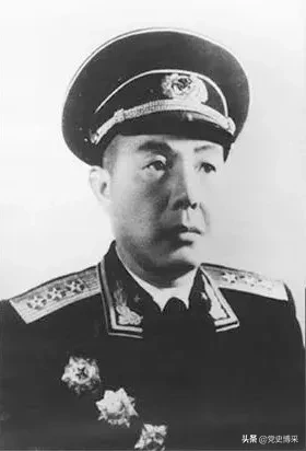 获得三枚一级勋章有多难？十位开国上将未获得，其中三位起义将领