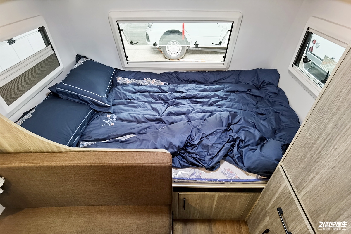 水电配置丰富,仅售12万,四季风fs420拖挂房车首发