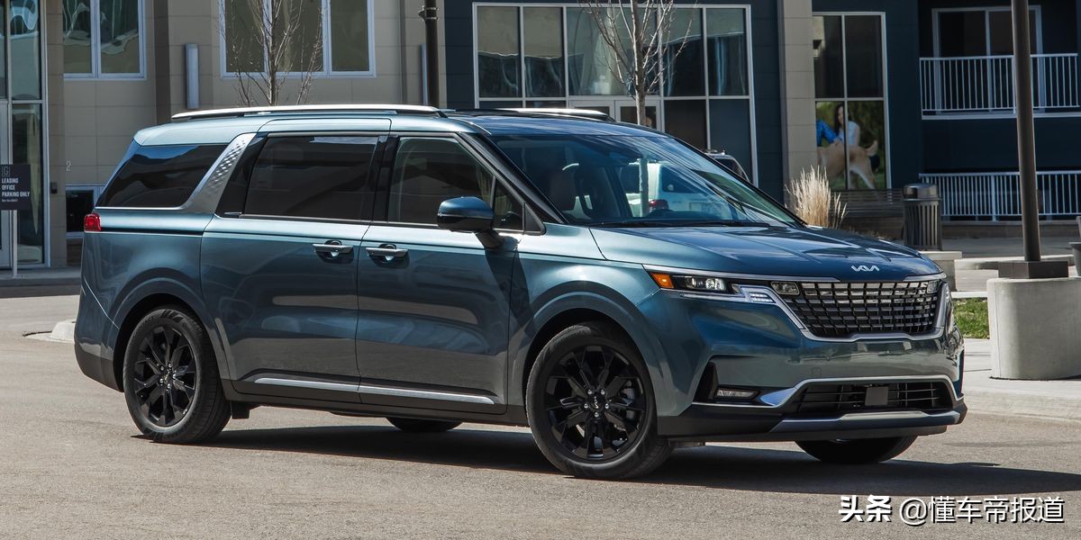 现款起亚carnival,国内车型为起亚嘉华voyager在克莱斯勒旗下是一款