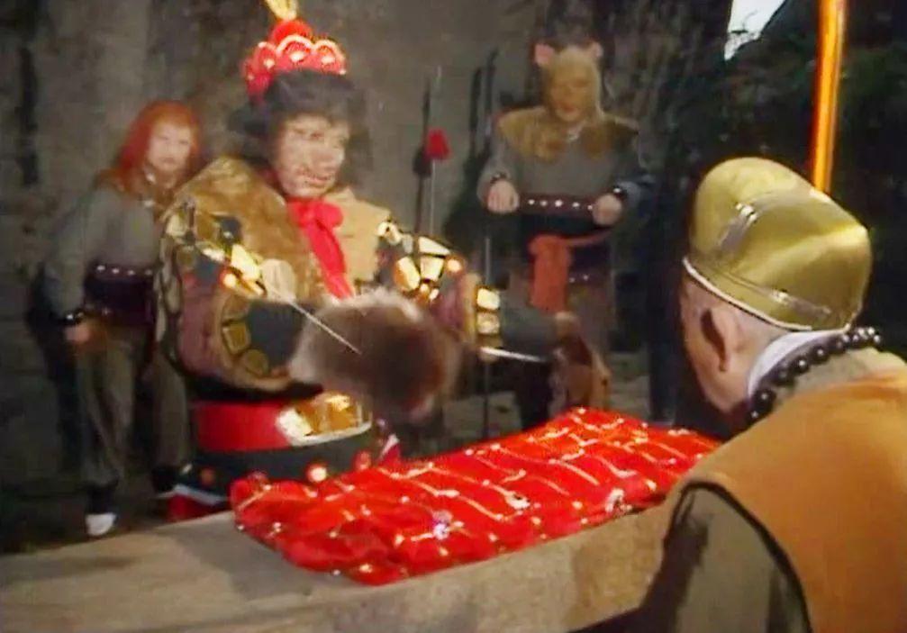 《西游记》细节赏析:观音禅院着火的那晚,黑熊怪心中恶念丛生