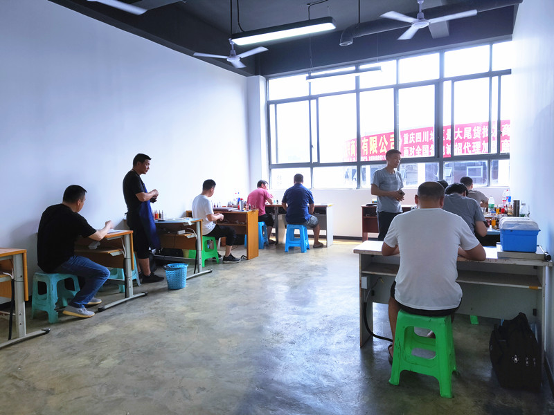 想学家具维修技术，怎么选学校