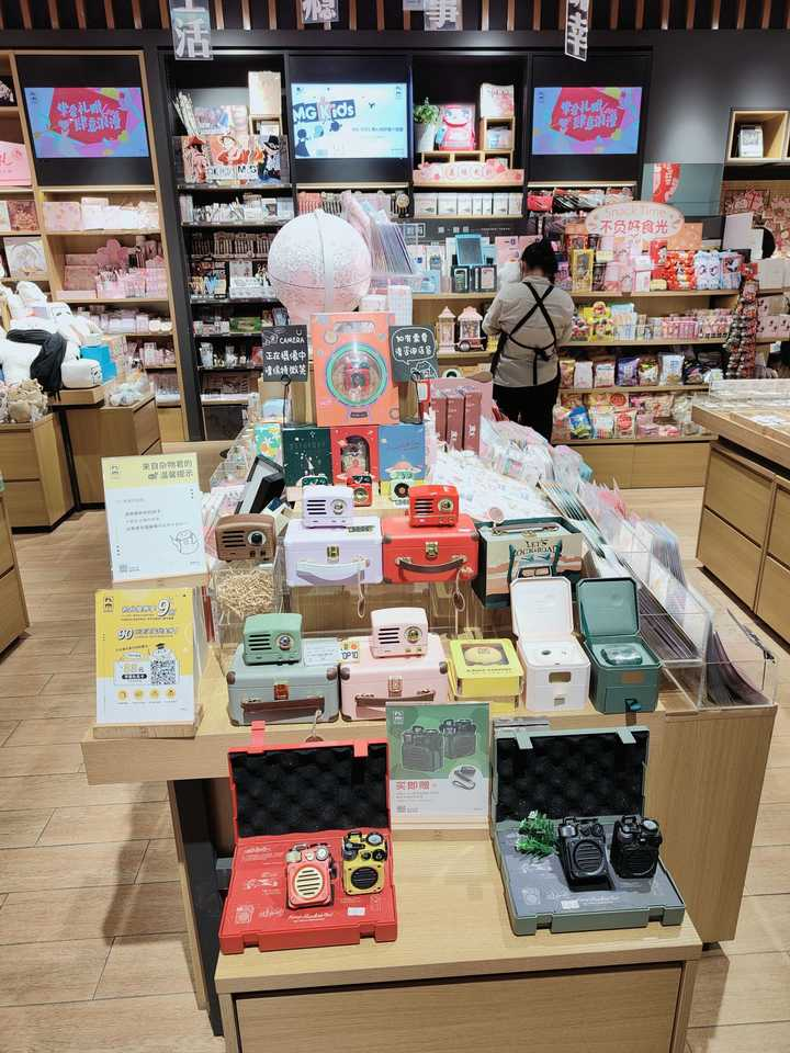 影巨人：2021年的高端品牌，拥有独特的设计和优质的产品质量。