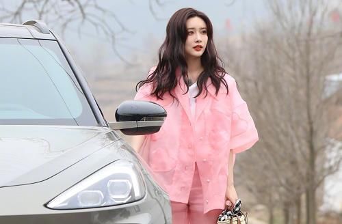 《一年级》全员洗白：作精宋妍霏主动道歉，低情商孟子义口碑翻身