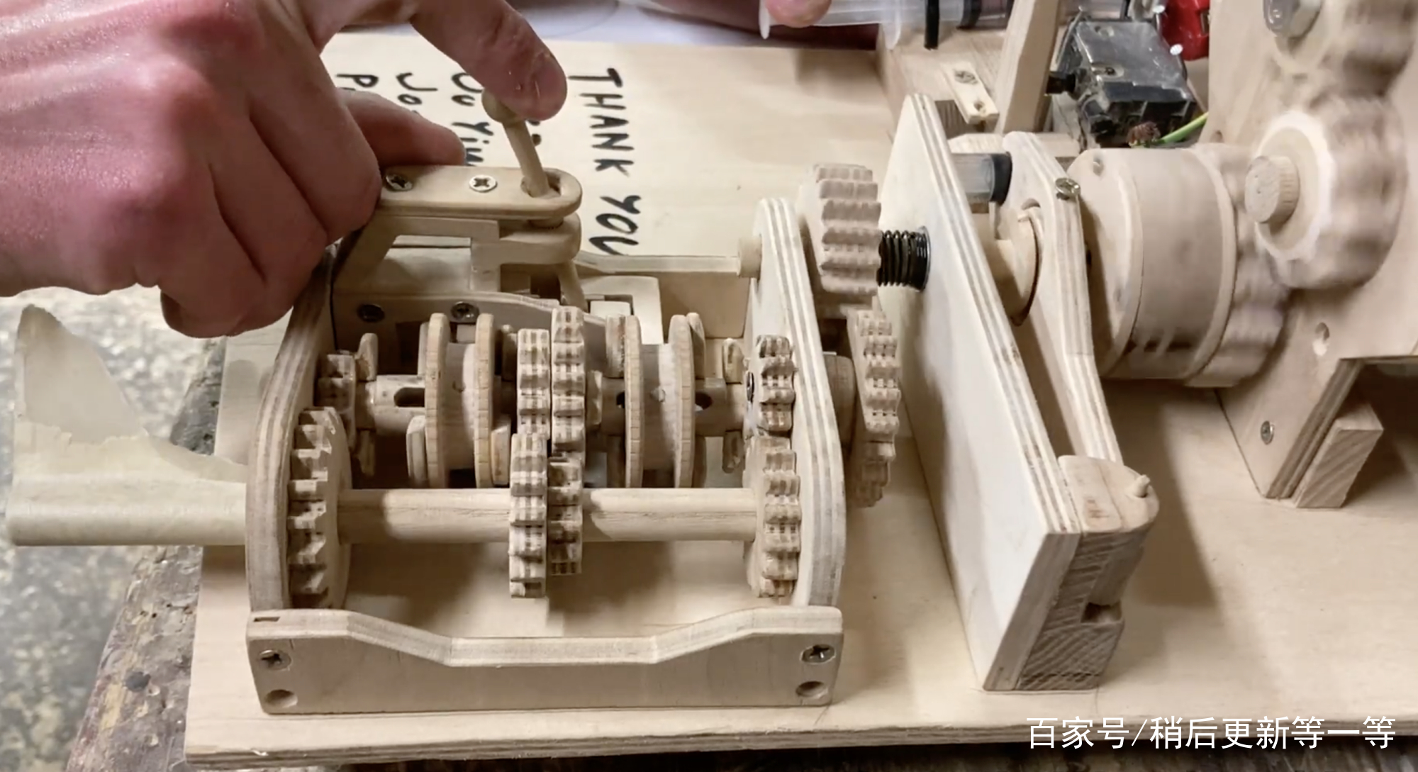 天才高中生花300小时制作的汽车模型
