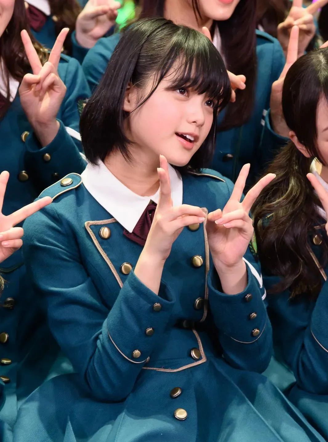 元气少女,宅男杀手.饰演女主的平手友梨奈,原来在秋元康的女团樱坂46.