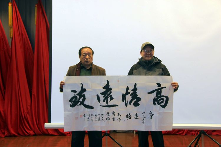 刘顺虎：远瞻红日染秋色 近看墨翁画腊梅