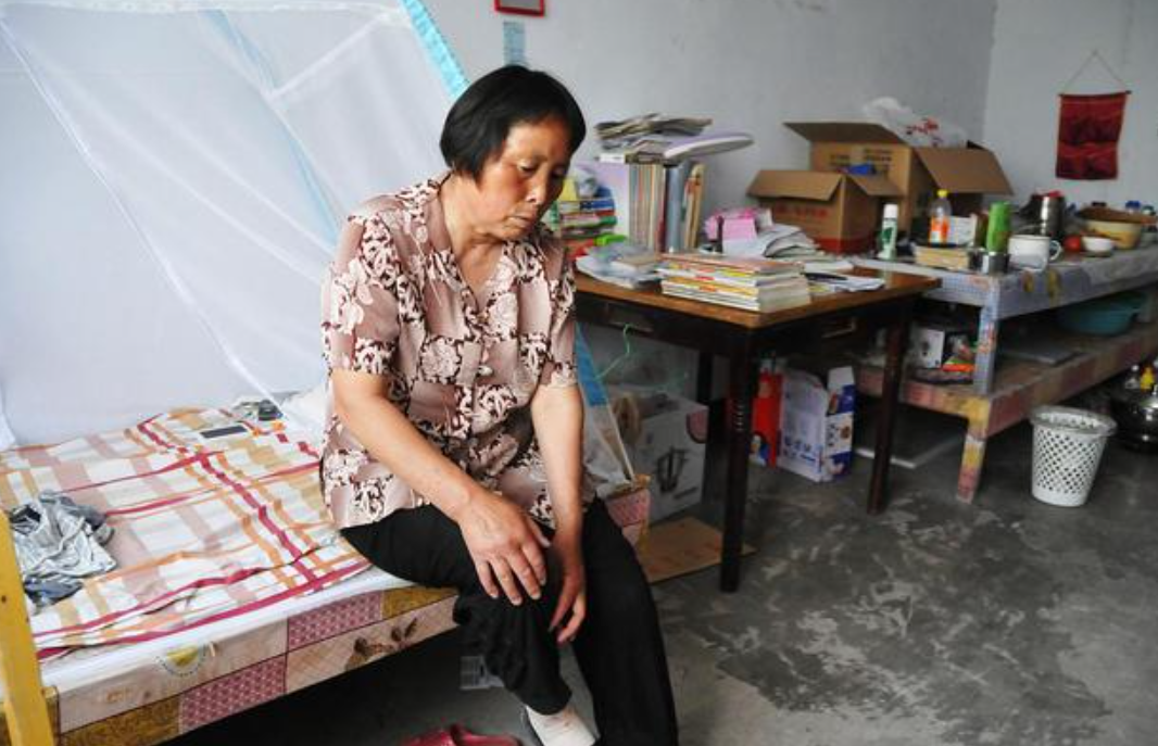 女人50岁后，总觉得下肢无力，走路特别累？这4点或是罪魁祸首