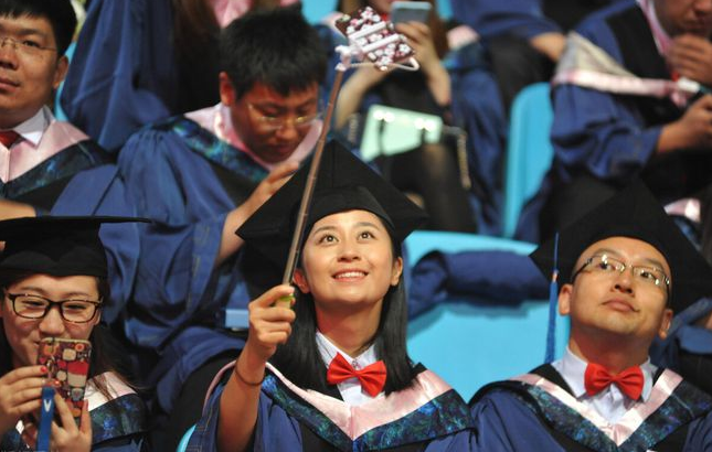 大学宿舍也“内卷”，南开夫妻宿舍成高校天花板，单身狗流泪了