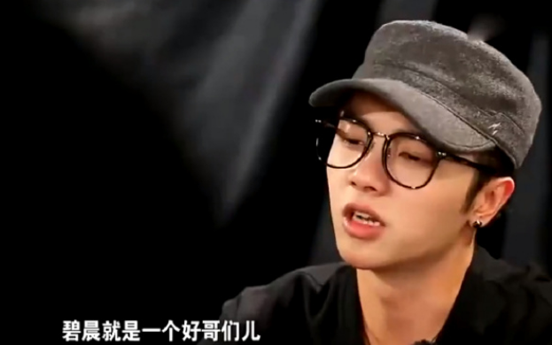 薛之谦摆拍，靳东写诗，张大大泪流满面，男人做作起来真要命