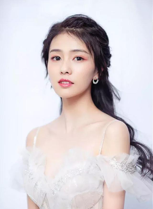 术业要专攻？就佩服中专毕业的赵丽颖和白鹿能在圈内占据“一姐”