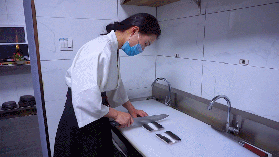 “徐州张柏芝”跑日本深度游？日料人均不到100，还能cos和服