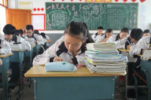 高考723分学霸查分，数学满分理综仅扣7分，淡定点头：比较满意