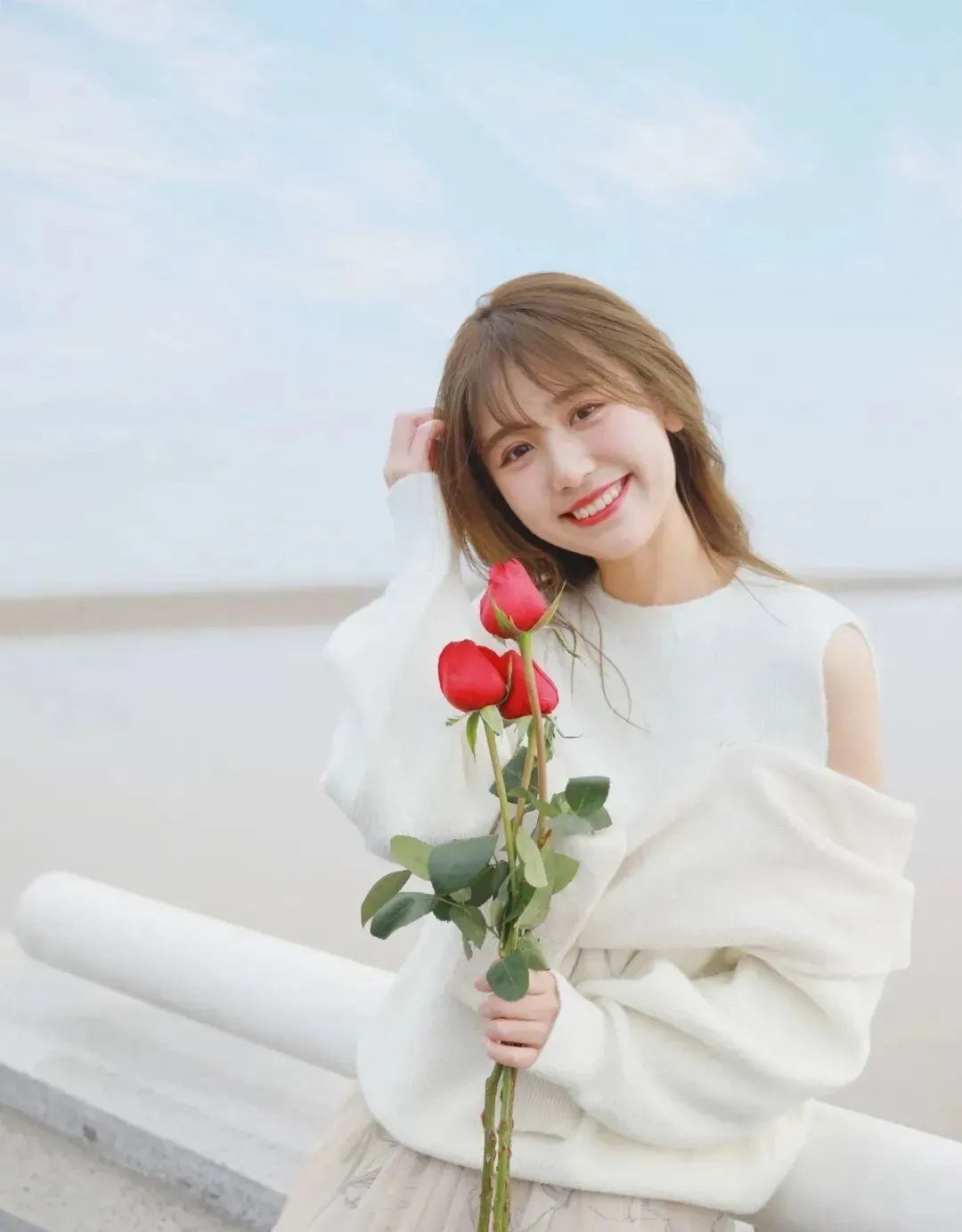 凭自己努力走红的8位女网红，一个比一个拼，有人因一条裙子爆火