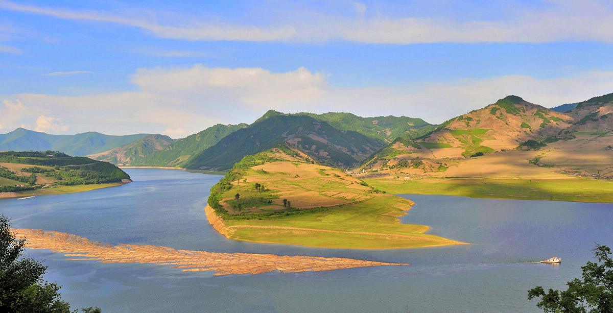 鸭绿江在哪个省的什么位置，中朝边界鸭绿江，江上岛屿众多？