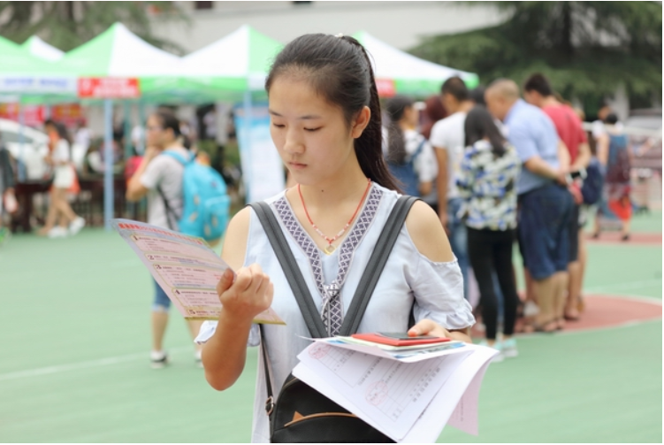 大一新生开学“4带4不带”，你需要提前做好准备，避免影响入学