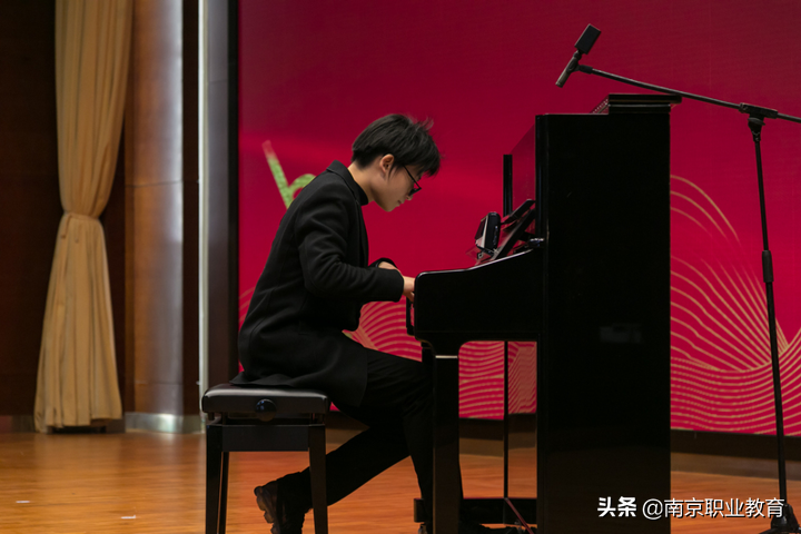 南京高等职业技术学校举行小型跨年音乐会