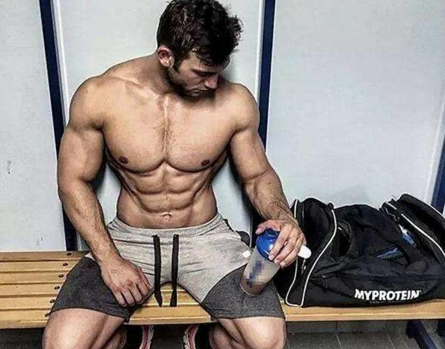 健身後只吃蛋白粉的人，能練成肌肉男嗎？
