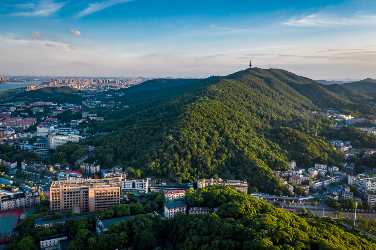 岳麓山是和橘子洲头捆绑申请的国家5a级景区.