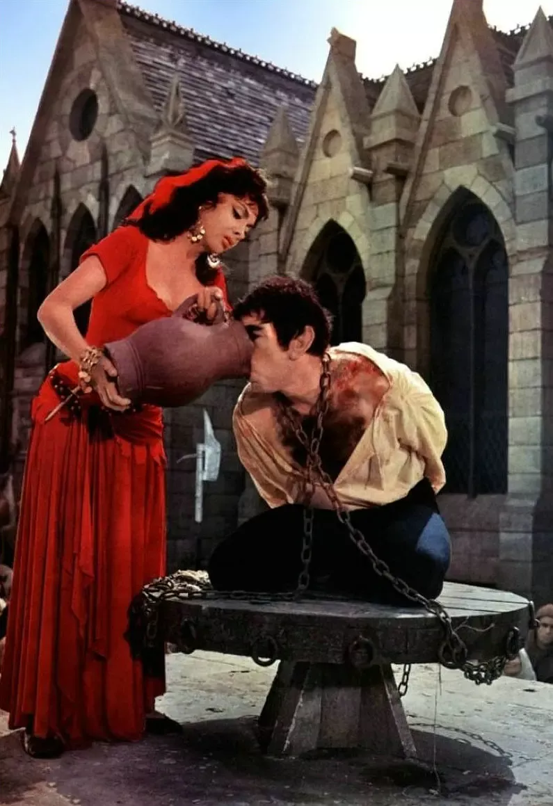 巴黎圣母院电影好看吗 _晶羽科技