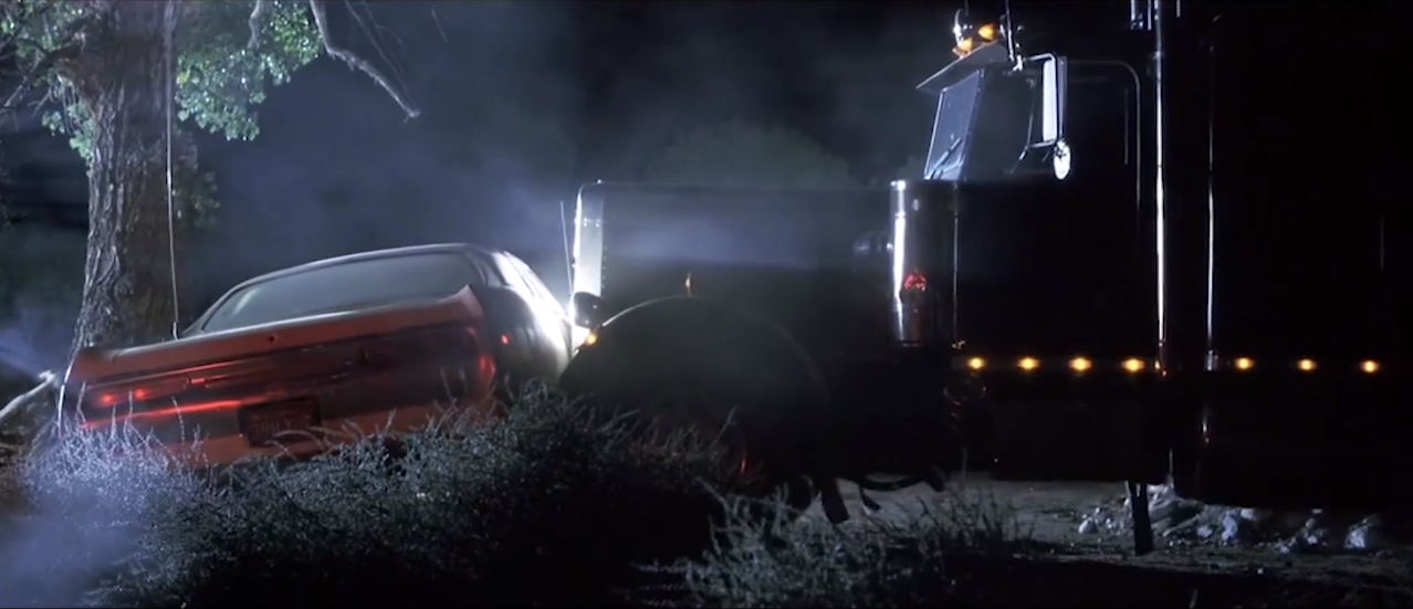 惊悚电影：小年轻作死挑衅大卡车，惹怒司机，被追了一整夜