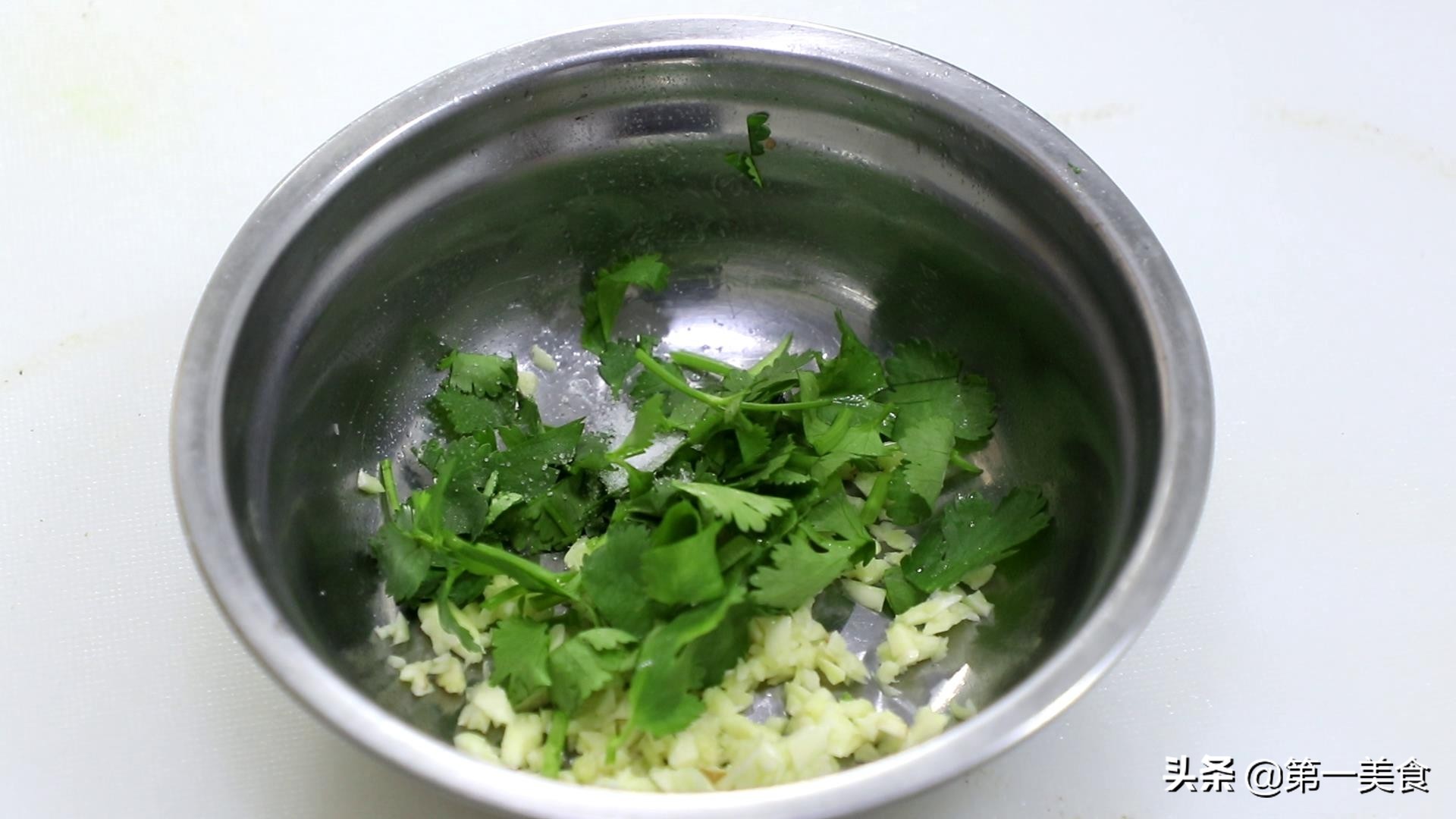 店里的酸辣粉为什么吃起来那么过瘾？做法很简单，秘方都在料汁里