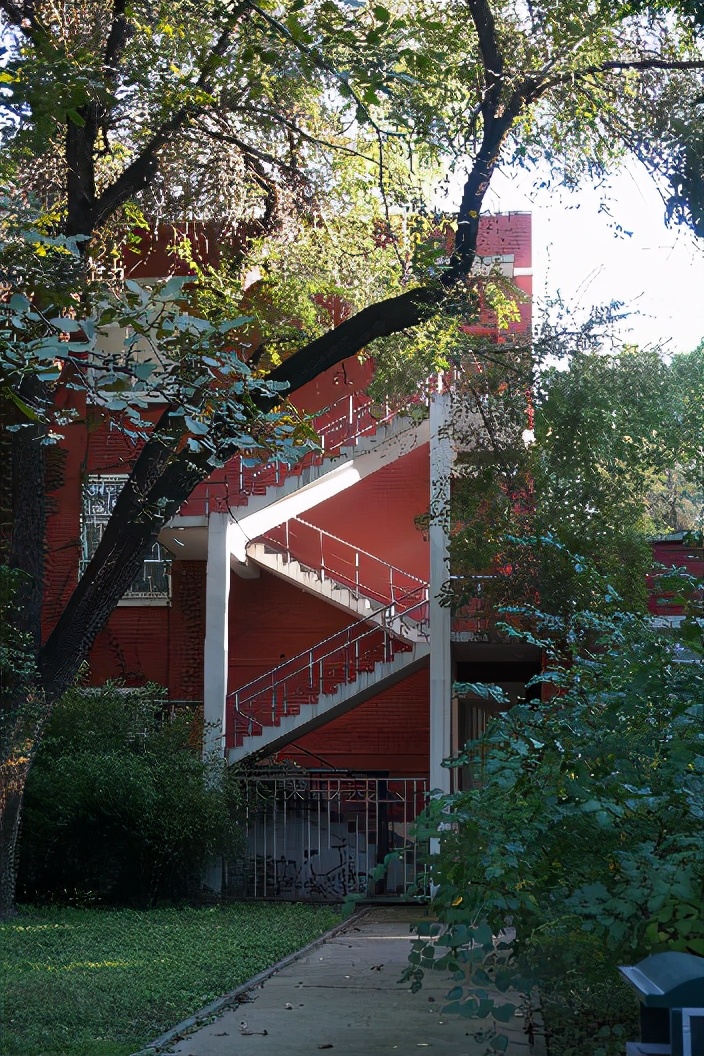 北京“超美”高校：地铁直达校门，绿化率46%，“校花”数量称霸五道口！