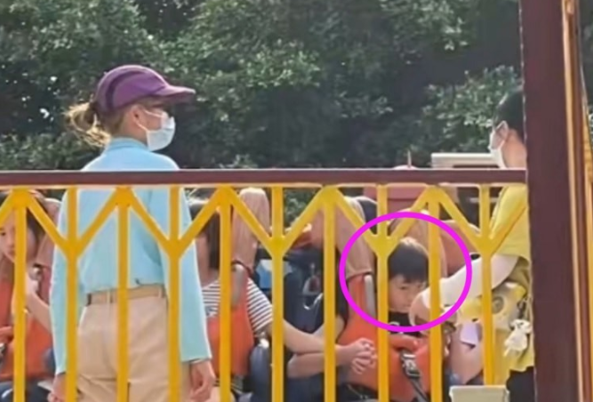 全红婵回家现场曝光！村口挤满了人，父母很欣慰