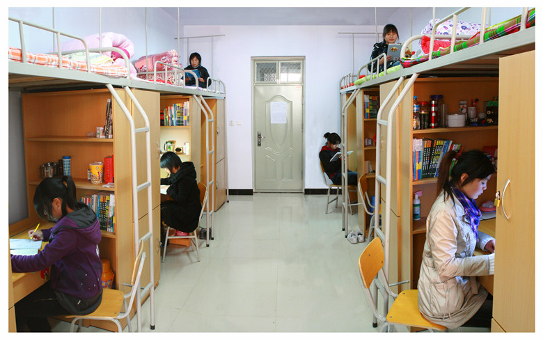 大学女生宿舍（女生宿舍的）